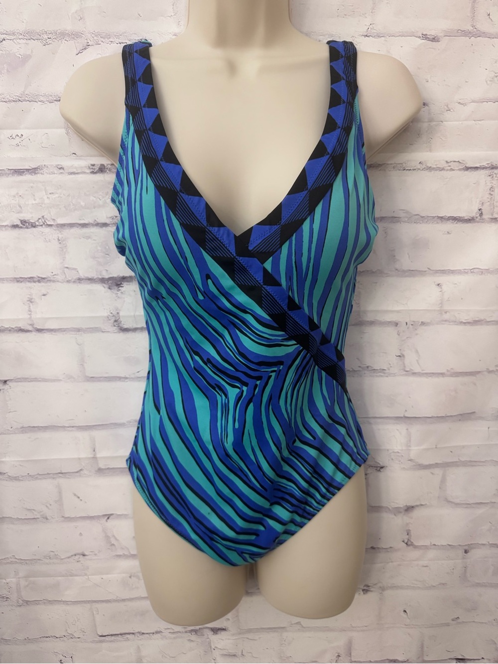 Gottex Essentials USA 8 One Piece Swimsuit Slimming Blue Tiger Stripe V Neck